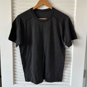 Lululemon Black Workout shirt Men’s Mediumm